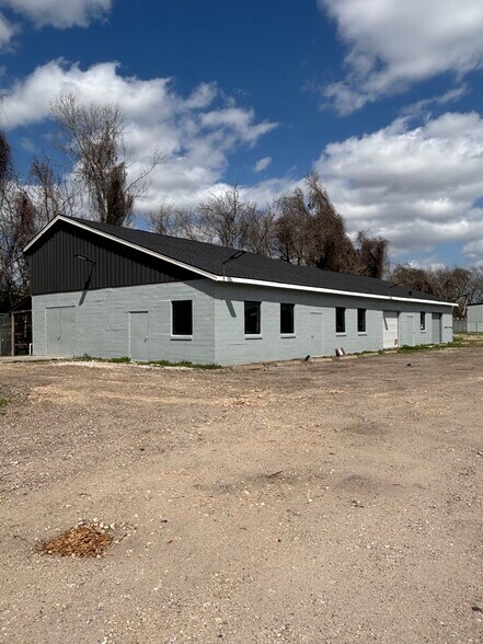 More Photos Of 11980 Alief Clodine Rd, Houston Light Distribution For Sale