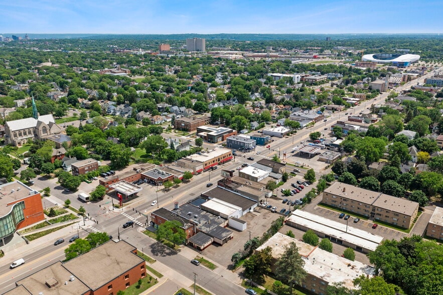 More Photos Of 755 N Snelling Ave N, Saint Paul Storefront For Lease