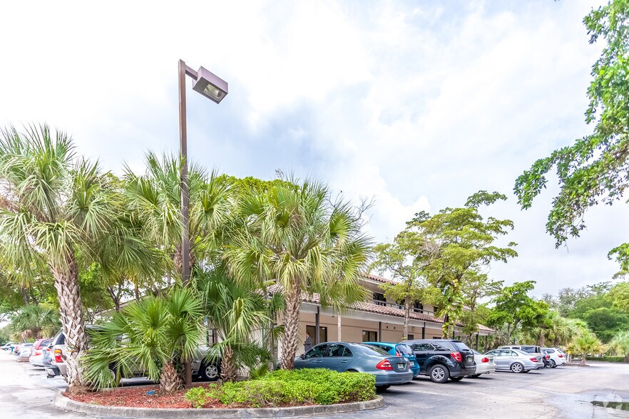 More Photos Of 7480 Fairway Dr, Miami Lakes Medical For Lease