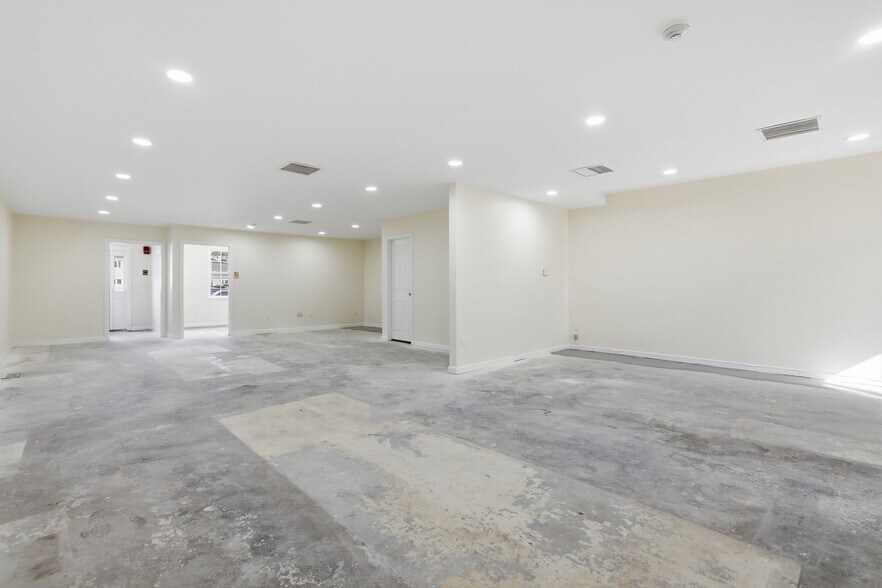 More Photos Of 270 Littleton Rd, Westford Office For Lease