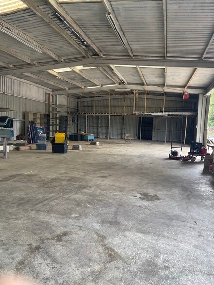 More Photos Of 3420 Sherwood Ave, Lancaster Manufacturing For Lease
