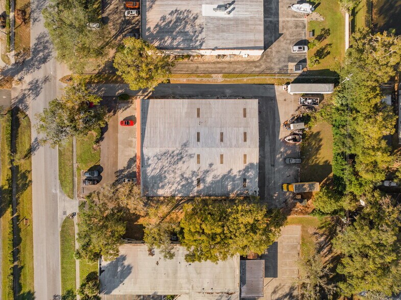 More Photos Of 175 Semoran Commerce Pl, Apopka Light Distribution For Sale