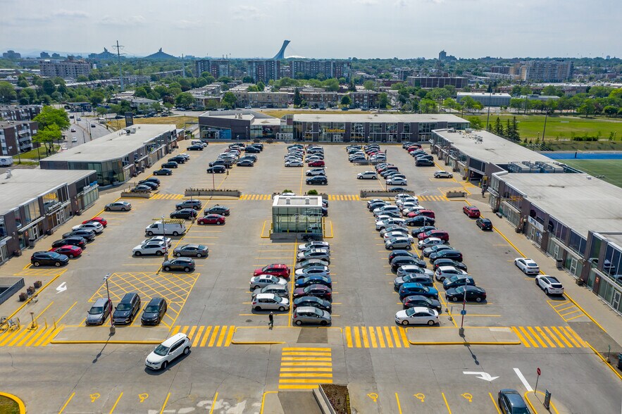 More Photos Of 7600 Boul Viau, Montréal General Retail For Lease