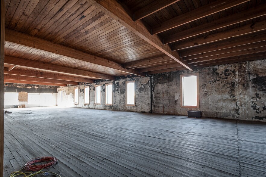 More Photos Of 318 N Washington Ave, Livingston General Retail For Sale