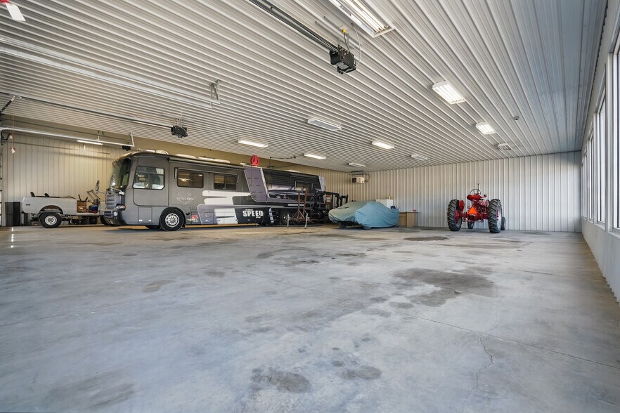 More Photos Of 2100 W Main St, Newcastle Flex For Sale