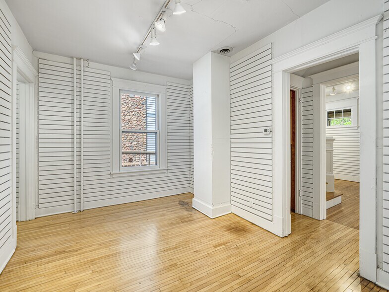 More Photos Of 1124 Grand Ave, Saint Paul Freestanding For Sale