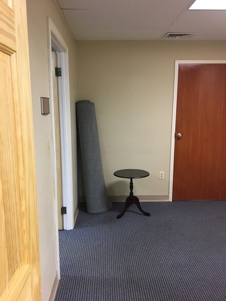 More Photos Of 433 Silas Deane Hwy, Wethersfield Office For Lease