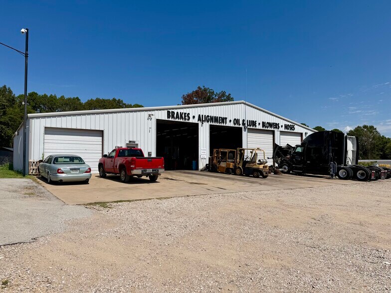 More Photos Of 15844 State Highway 31 W, Tyler Service For Sale