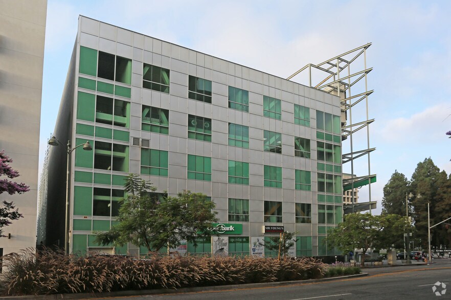 More Photos Of 3680 Wilshire Blvd, Los Angeles Health Club For Lease