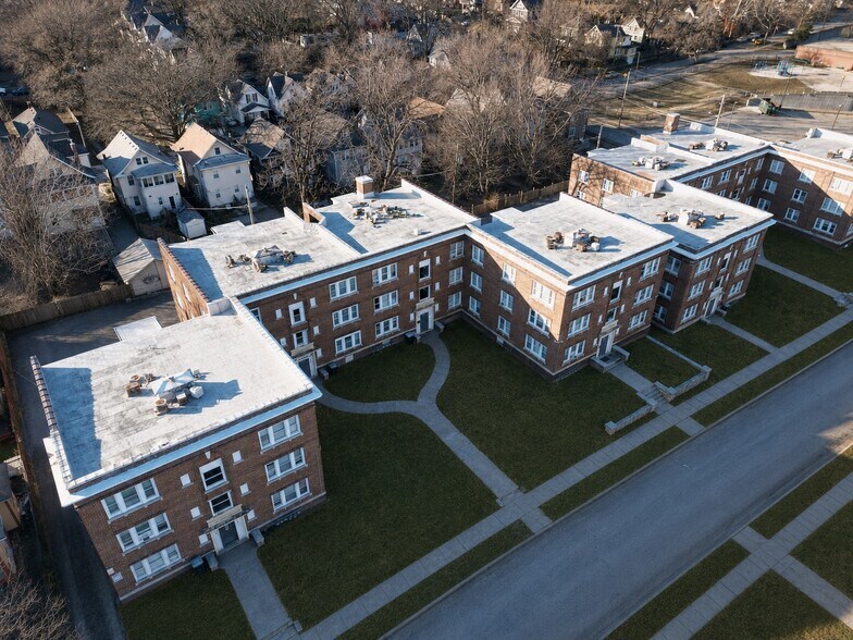 Primary Photo Of 118-148 N Lawn Ave, Kansas City Apartments For Sale