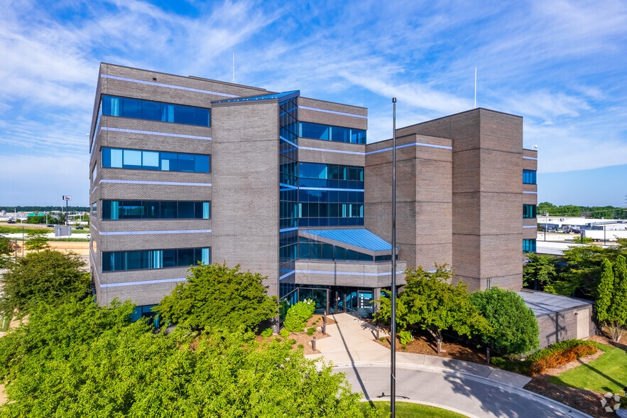 More Photos Of 55 Jewelers Park Dr, Neenah Office For Lease