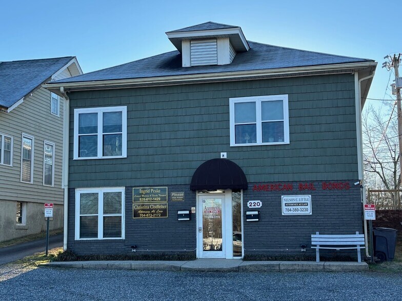 More Photos Of 220 E Water St, Statesville Office Residential For Lease