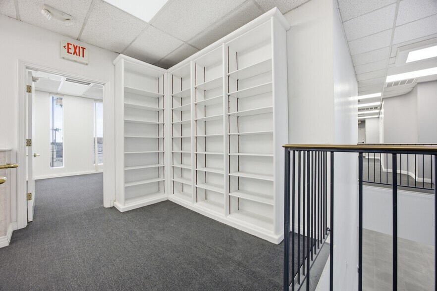 More Photos Of 844 E Sahara Ave, Las Vegas Loft Creative Space For Lease