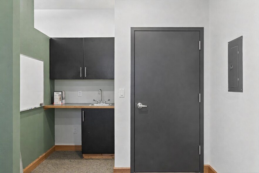 More Photos Of 653 N Cora St, Ridgway Office For Sale