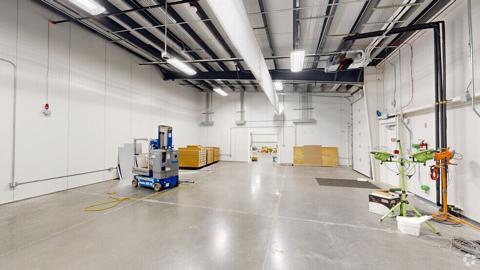 More Photos Of 7897 Randolph Rd NE, Moses Lake Manufacturing For Lease