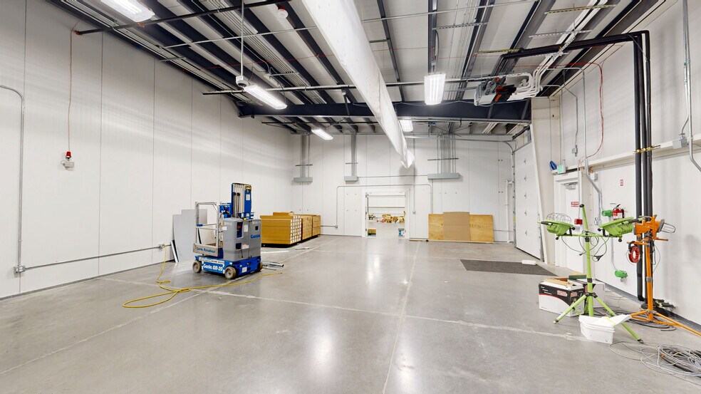More Photos Of 7897 Randolph Rd NE, Moses Lake Manufacturing For Sale