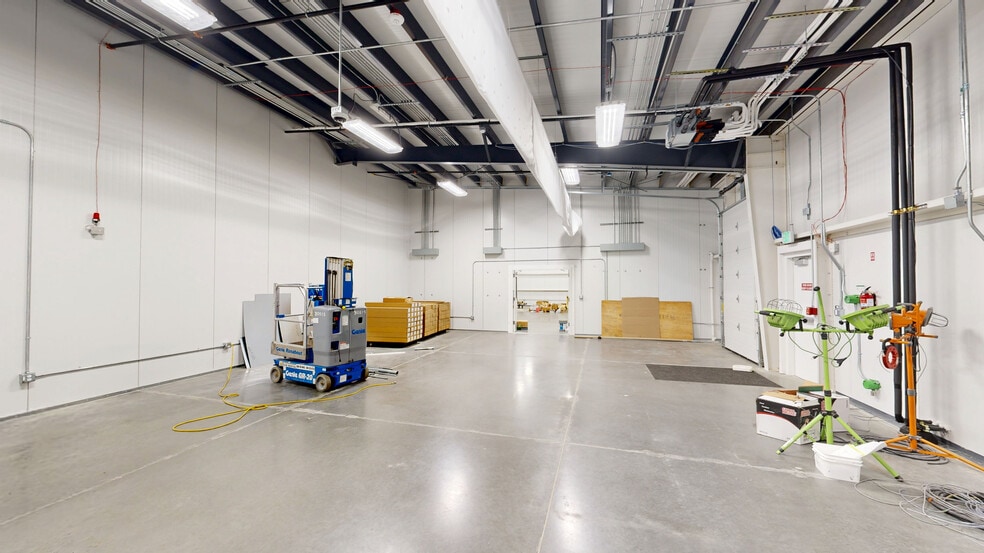 More Photos Of 7897 Randolph Rd NE, Moses Lake Manufacturing For Lease