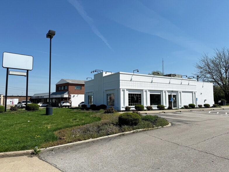 More Photos Of 2100 S Erie Blvd, Hamilton Fast Food For Lease