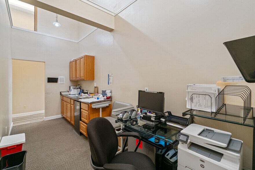 More Photos Of 237 Upper Riverdale Rd, Riverdale Medical For Sale