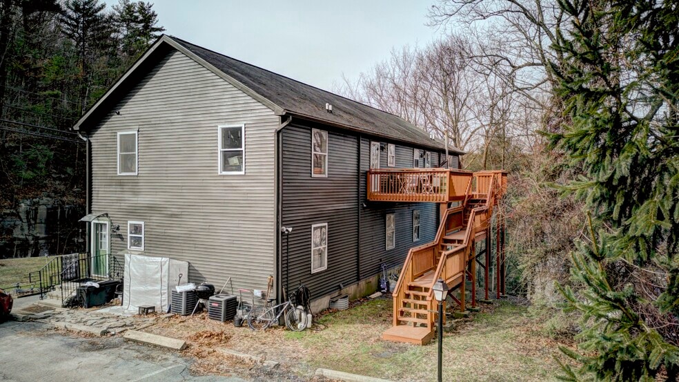 More Photos Of 141 Bellemonte Ave, Hawley Apartments For Sale