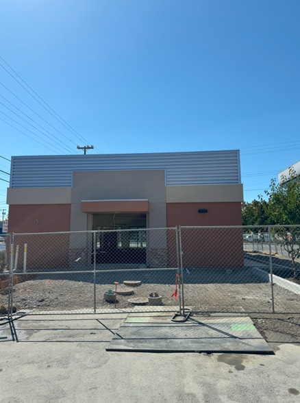 More Photos Of 2219 El Camino Real, Redwood City General Retail For Lease