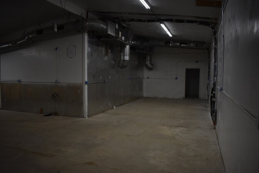 More Photos Of 5273-5275 E Washington Blvd, Commerce Warehouse For Lease