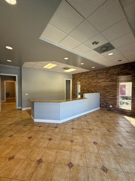 More Photos Of 1474 Rail Head Blvd, Naples Showroom For Lease