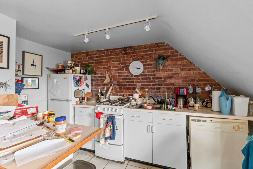 More Photos Of 3433 Guilford Ter, Baltimore Multifamily For Sale