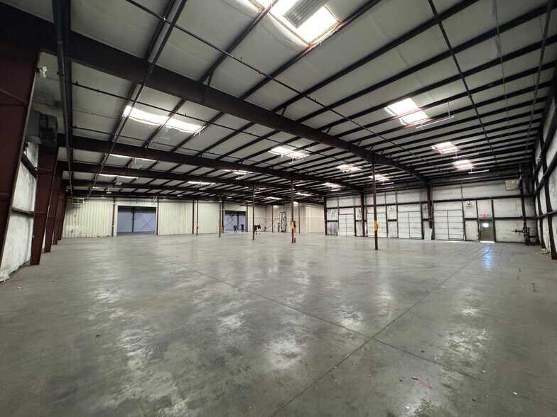 More Photos Of 1450 Poplar Ln, Nashville Service For Lease