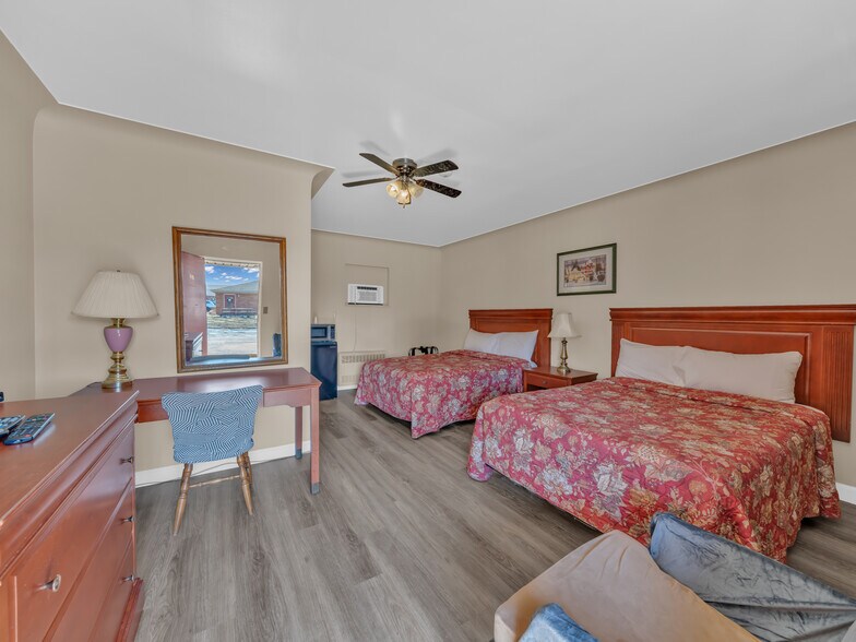 More Photos Of 2889 Howard Av, Windsor Hotel For Sale