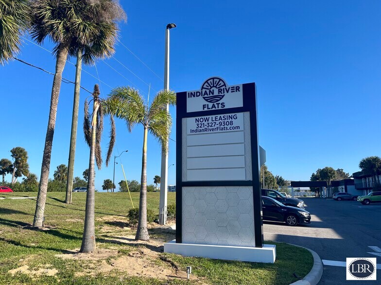 More Photos Of 4700 Dixie Hwy NE, Palm Bay General Retail For Lease