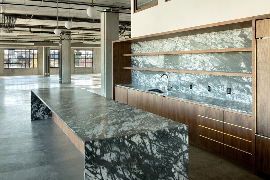 More Photos Of 1650 Euclid St, Santa Monica Office For Sale