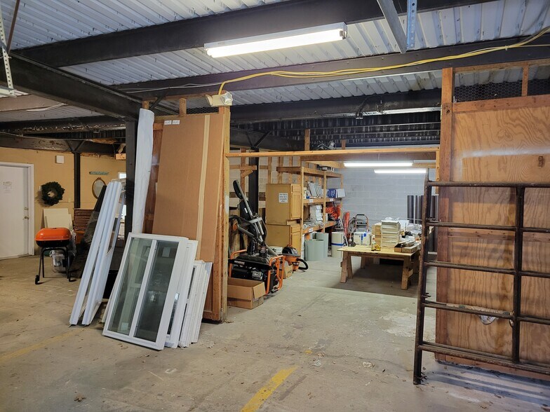 More Photos Of 12484c Warwick Blvd, Newport News Warehouse For Lease