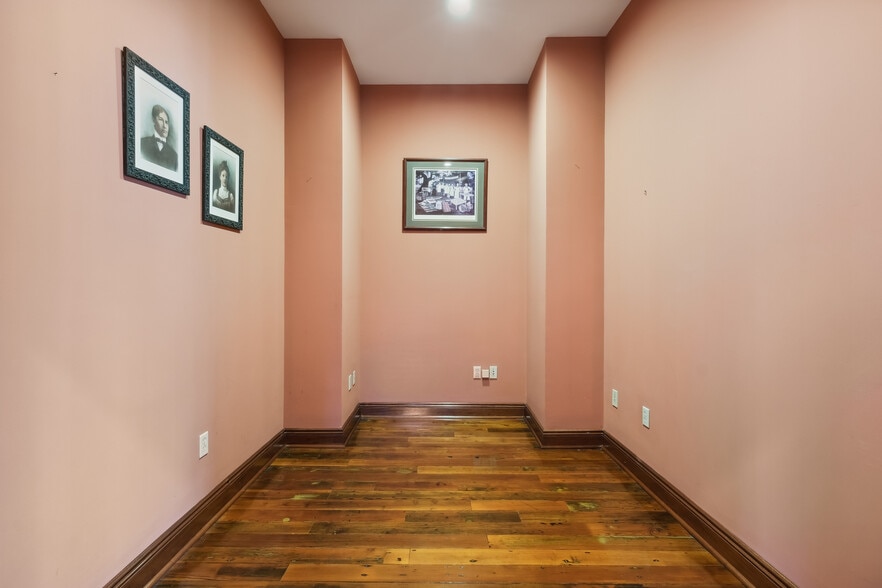 More Photos Of 920 - 926 Tchoupitoulas St, New Orleans Light Distribution For Sale