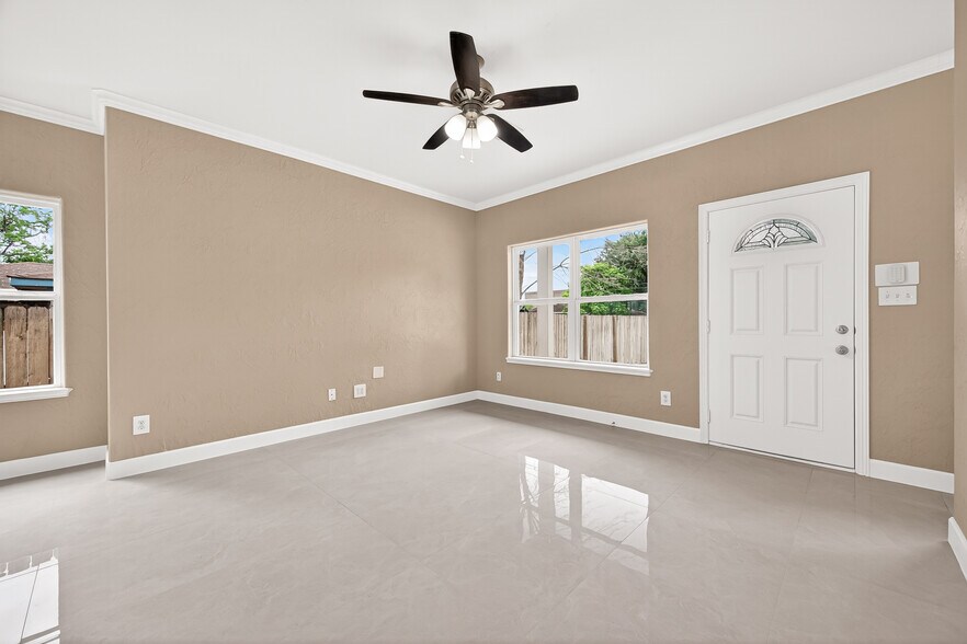More Photos Of 14134 Packard St, Houston Specialty For Sale