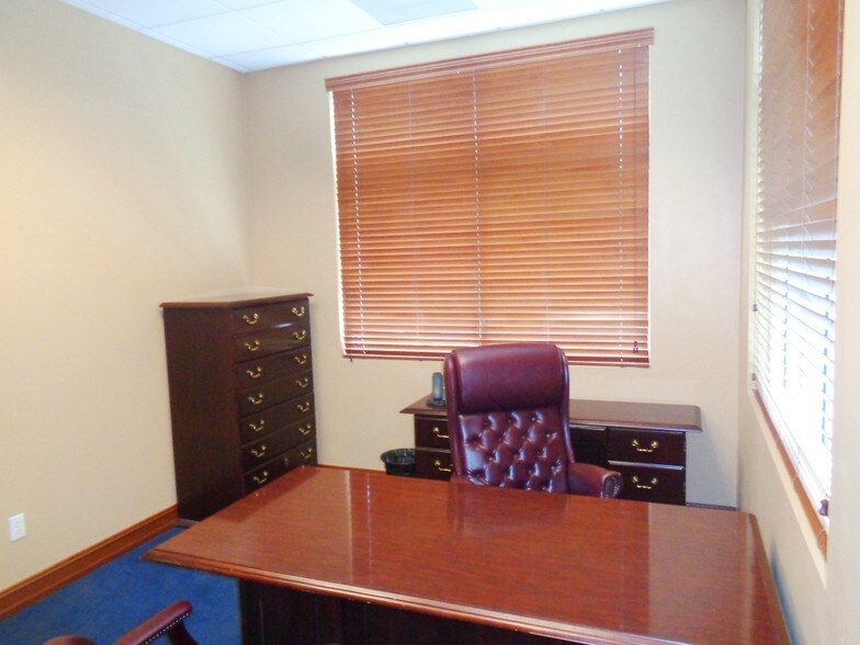 More Photos Of 1391 Sawgrass Corporate Pky, Sunrise Office For Sale