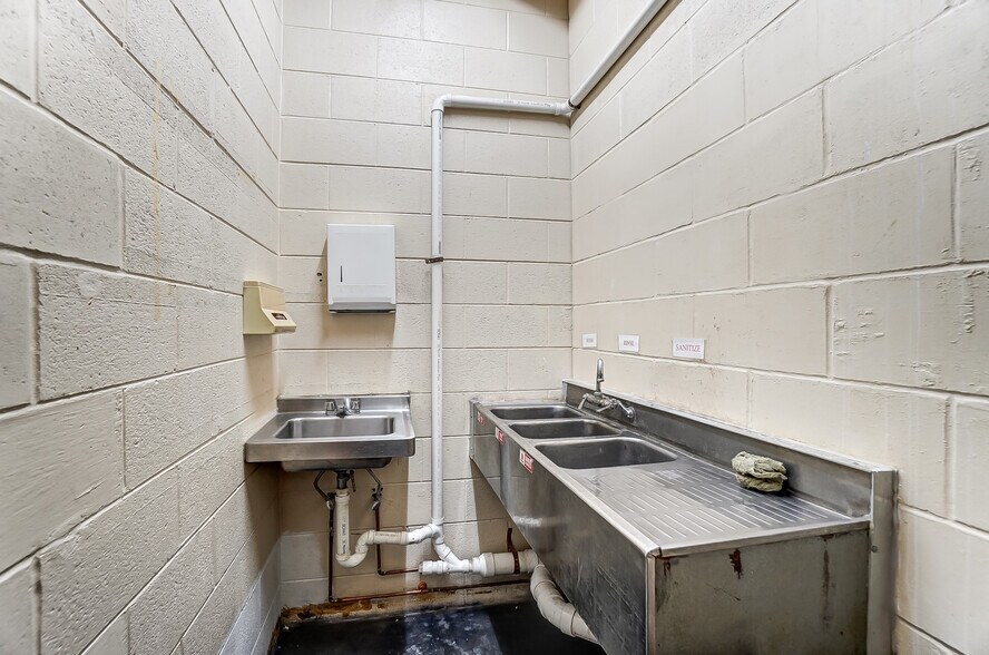 More Photos Of 1558 Waverly Ave, Cincinnati Schools For Sale