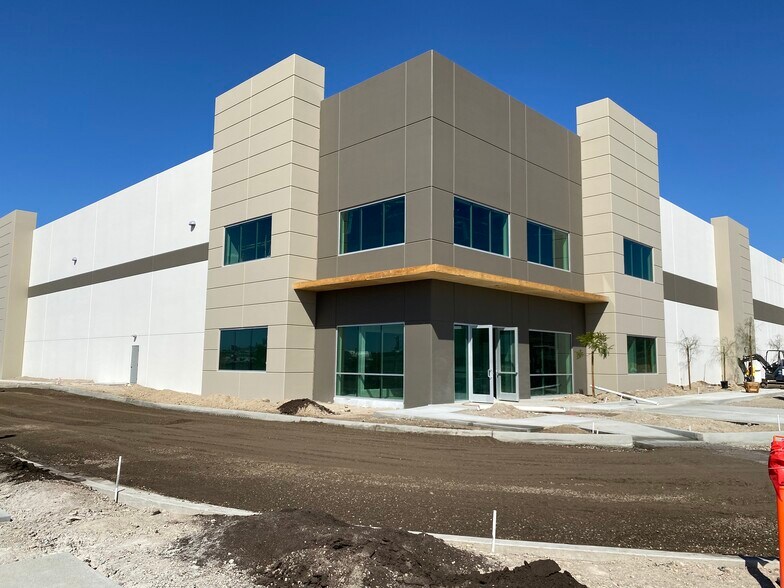 More Photos Of 7707 Paseo de la Fuente, San Diego Warehouse For Lease