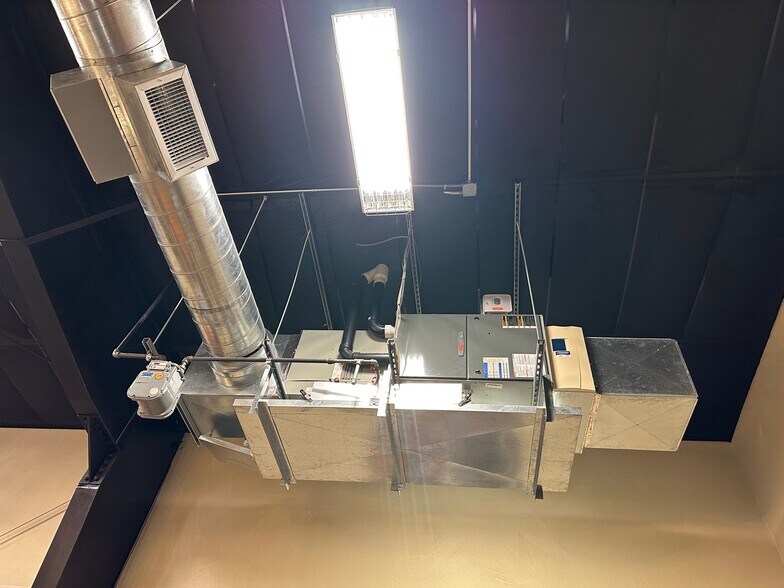 More Photos Of 841-843 Gilman St, Berkeley Storefront For Lease