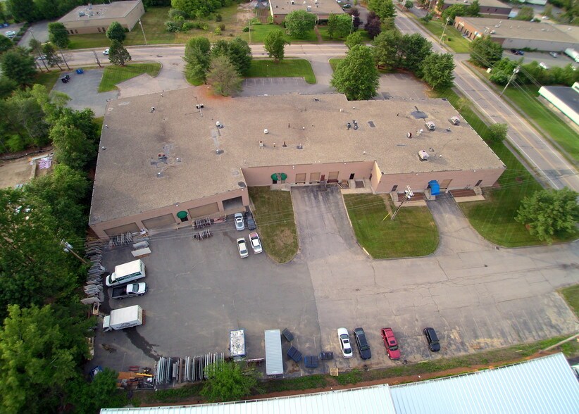 More Photos Of 15 Plymouth Dr, Easton Warehouse For Lease