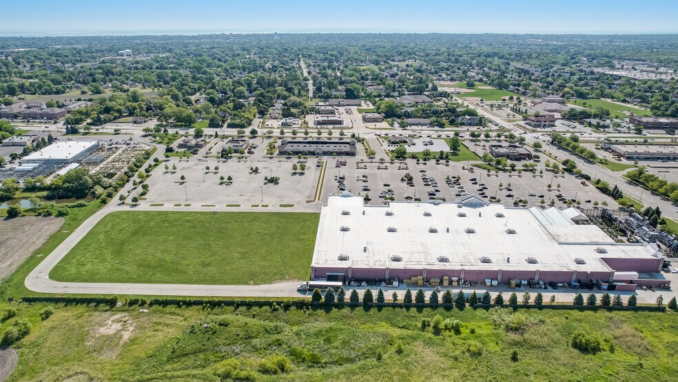 More Photos Of 6318 Green Bay, Kenosha Freestanding For Lease
