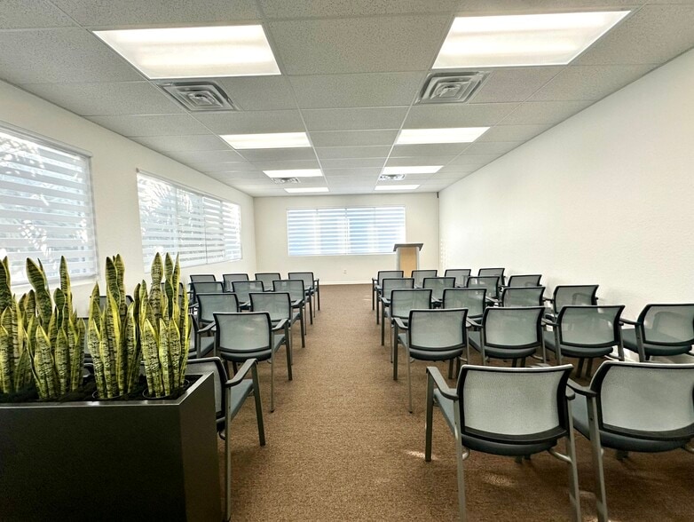 More Photos Of 3620 Colonial Blvd, Fort Myers Office For Lease