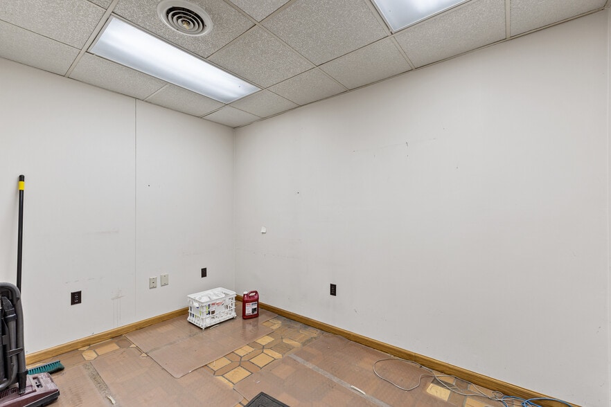 More Photos Of 1302-1306 4th Ave, Huntington Medical For Sale