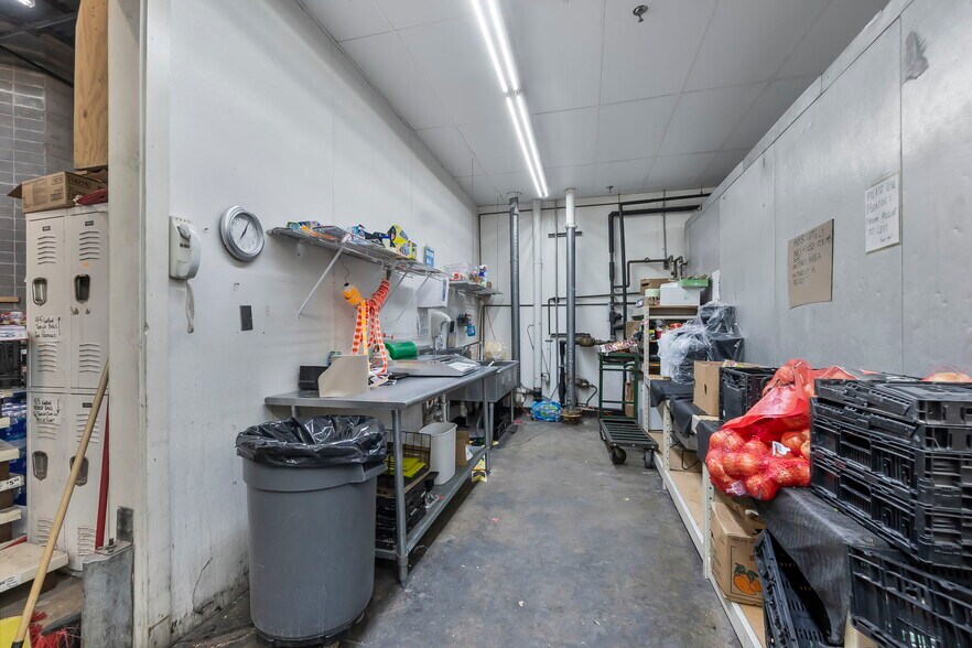 More Photos Of 121 S Sprigg St, Cape Girardeau Supermarket For Sale