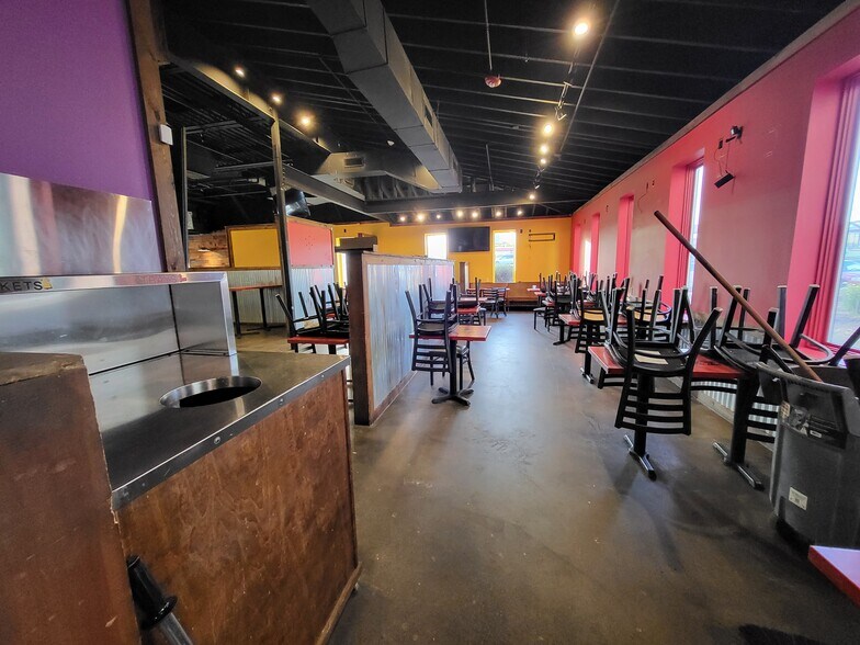 More Photos Of 3607 S Range Line Rd, Joplin Restaurant For Lease