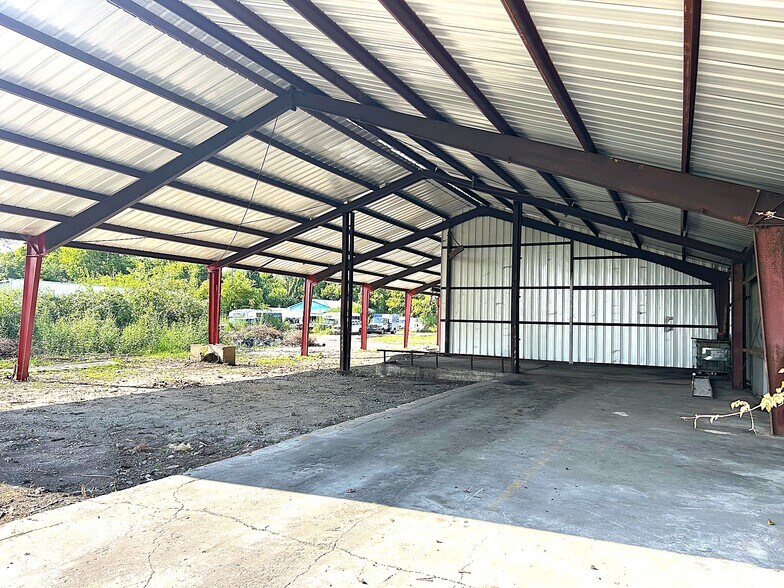 More Photos Of 15023 Main St, Houston Warehouse For Lease