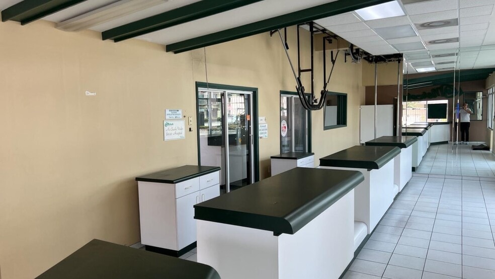 More Photos Of 1212 NE 26th St, Wilton Manors Freestanding For Sale