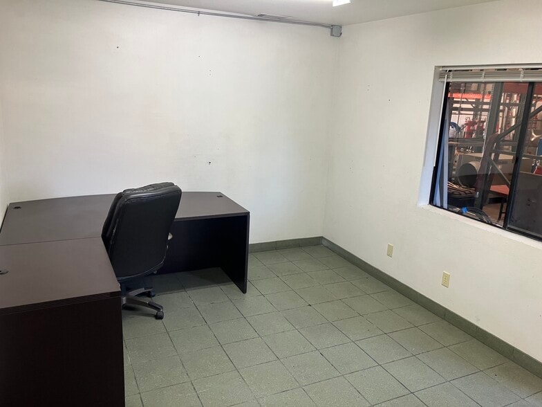 More Photos Of 1533 Wilson Ave, National City Manufacturing For Lease
