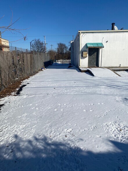More Photos Of 1115 Veterans Hwy, Bristol General Retail For Sale