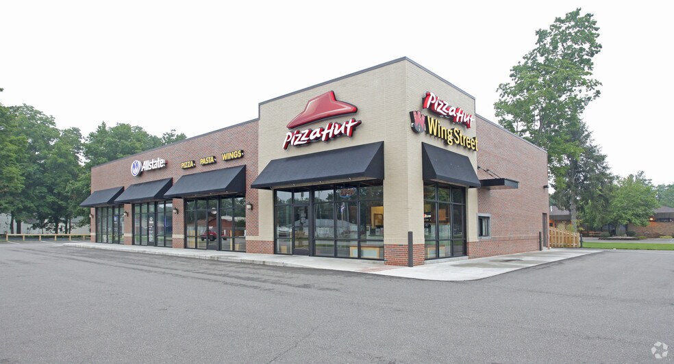 More Photos Of 531 N Grand St, Schoolcraft Storefront For Lease